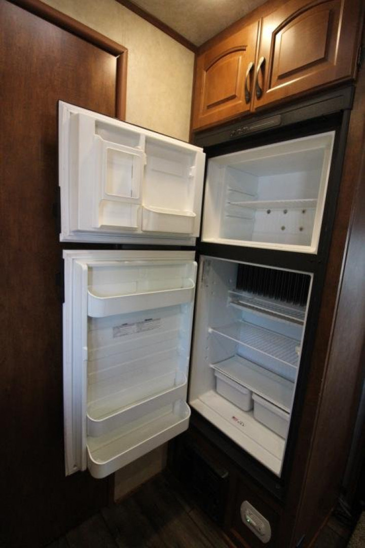 Used 2015 Bison Trailers 3 Horse LQ Trailer