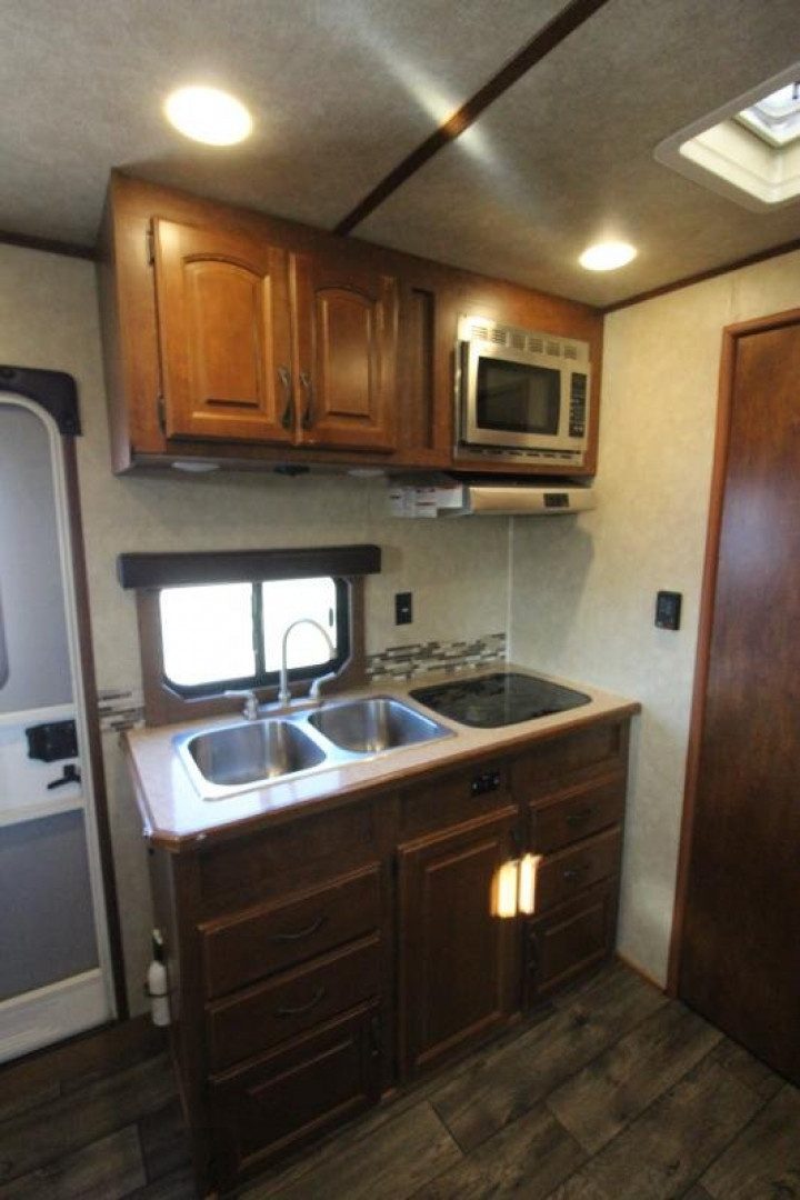 Used 2015 Bison Trailers 3 Horse LQ Trailer