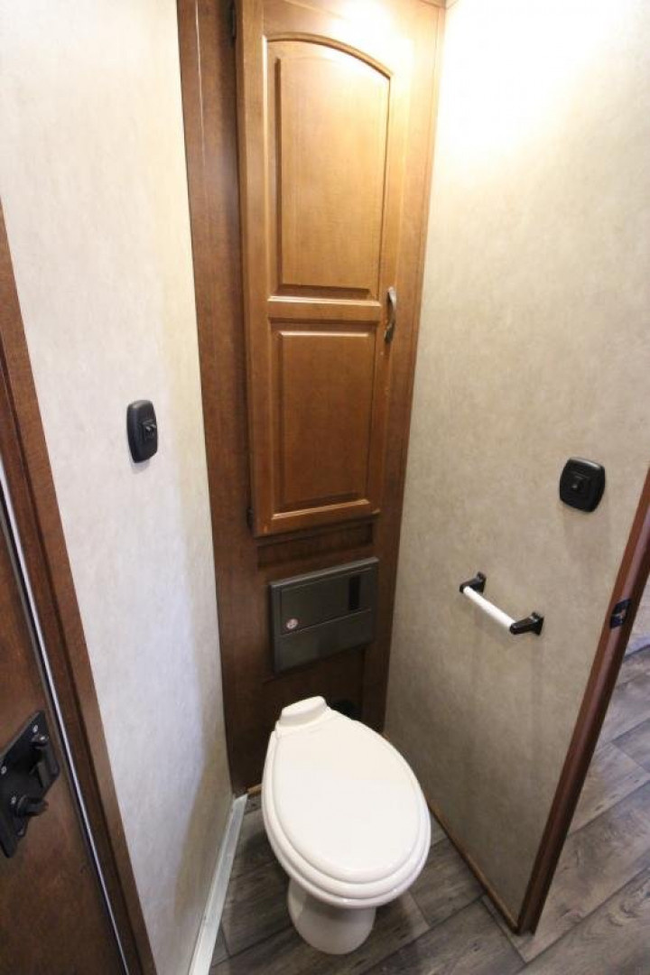 Used 2015 Bison Trailers 3 Horse LQ Trailer