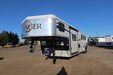 Used 2015 Bison Trailers 3 Horse LQ Trailer