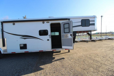 Used 2015 Bison Trailers 3 Horse LQ Trailer
