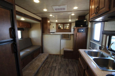 Used 2015 Bison Trailers 3 Horse LQ Trailer