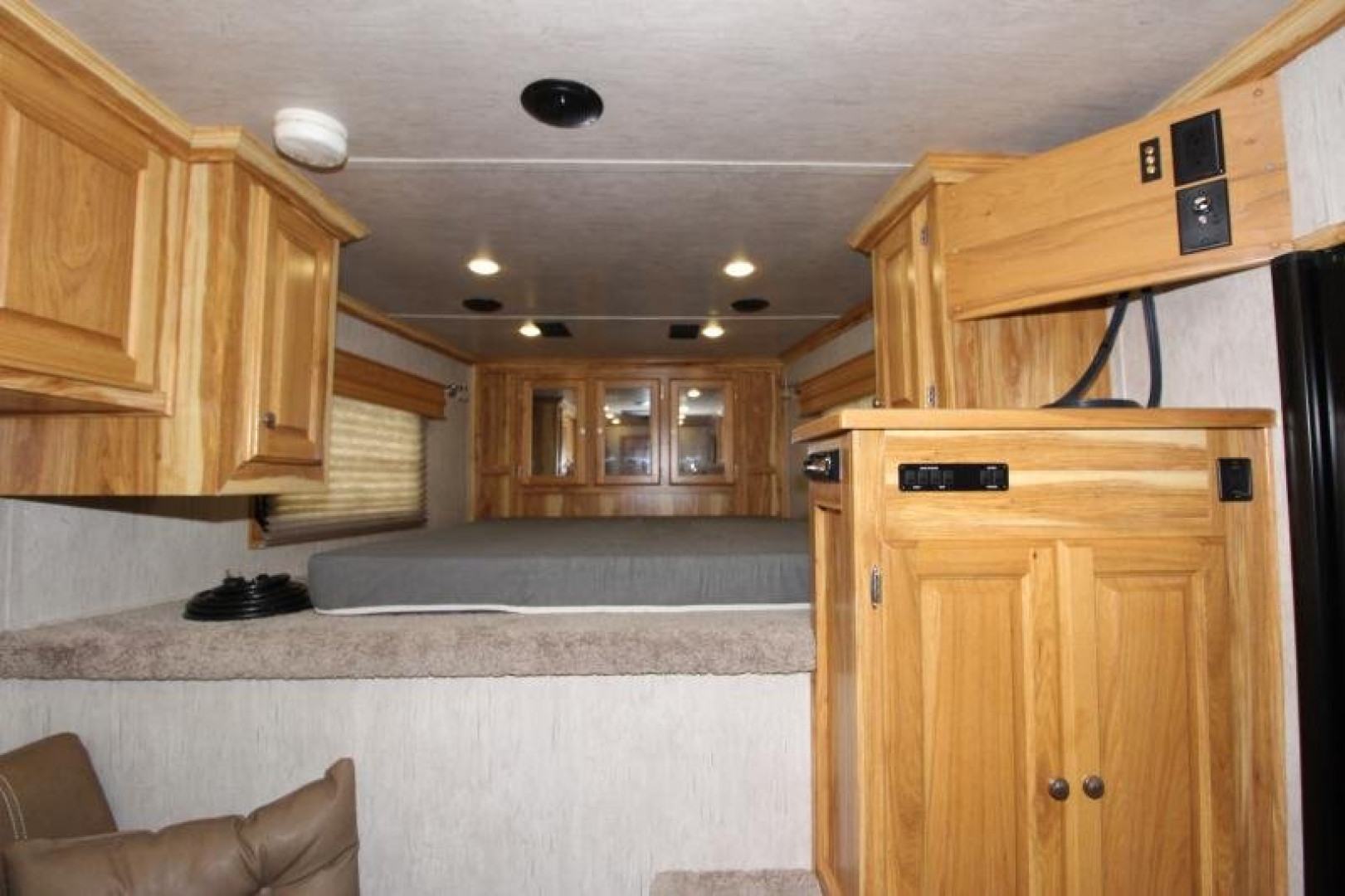 New 2023 Sundowner Stock Combo LQ MT Horse Trailer