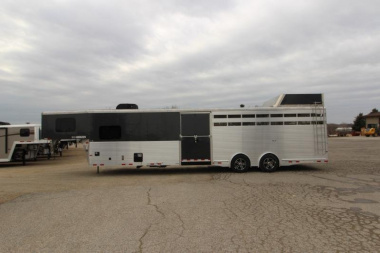 New 2023 Sundowner Stock Combo LQ MT Horse Trailer