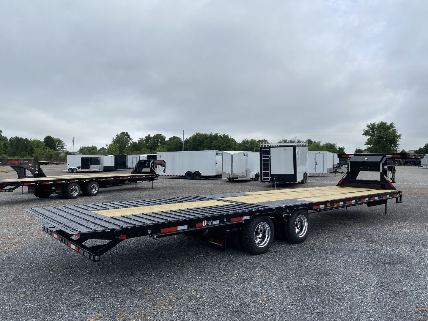 New 2026 MAXXD 102"X34' 30k Hyd Dove Gooseneck Trailer