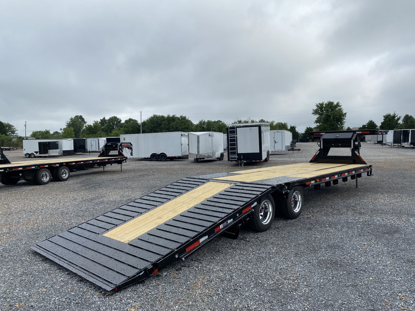New 2026 MAXXD 102"X34' 30k Hyd Dove Gooseneck Trailer
