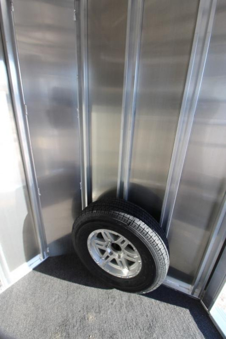 New 2025 Featherlite 9400 2HR BP Horse Trailer