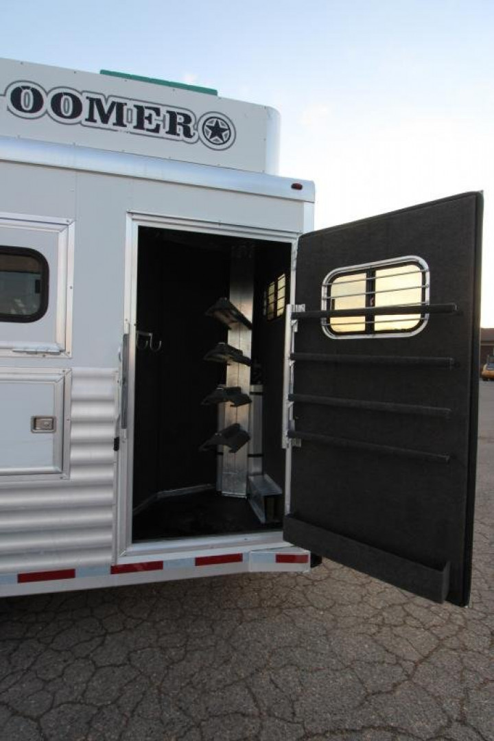 Used 2004 Bloomer 4HR LQ Horse Trailer