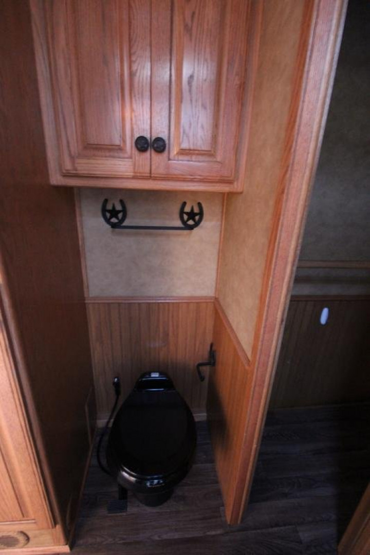 Used 2004 Bloomer 4HR LQ Horse Trailer