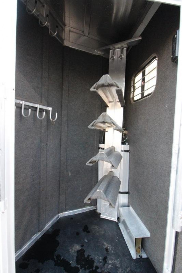 Used 2004 Bloomer 4HR LQ Horse Trailer