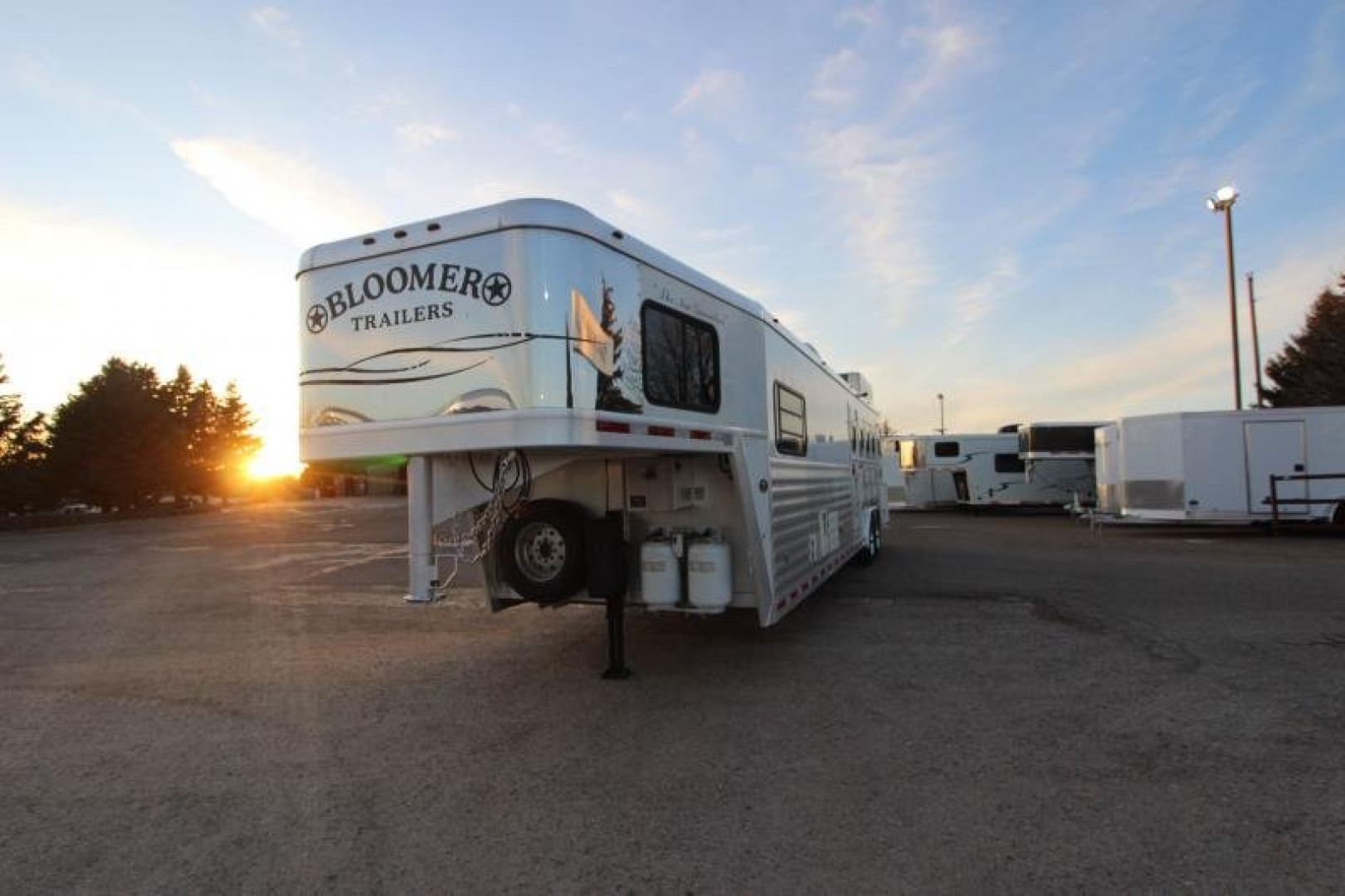 Used 2004 Bloomer 4HR LQ Horse Trailer