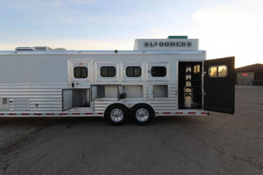Used 2004 Bloomer 4HR LQ Horse Trailer