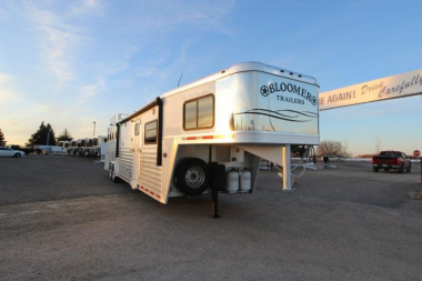 Used 2004 Bloomer 4HR LQ Horse Trailer