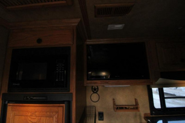 Used 2004 Bloomer 4HR LQ Horse Trailer