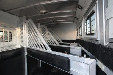 Used 2004 Bloomer 4HR LQ Horse Trailer