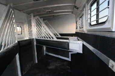 Used 2004 Bloomer 4HR LQ Horse Trailer