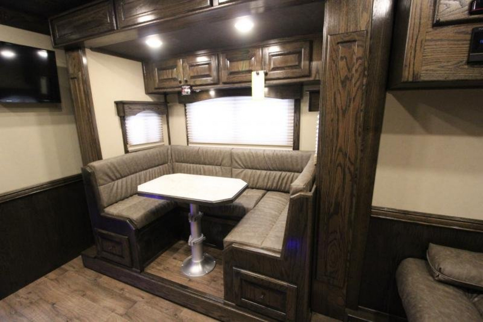 New 2025 Bloomer 4HR PC Side Ld LQ w/ Mid-Tack Horse Trailer