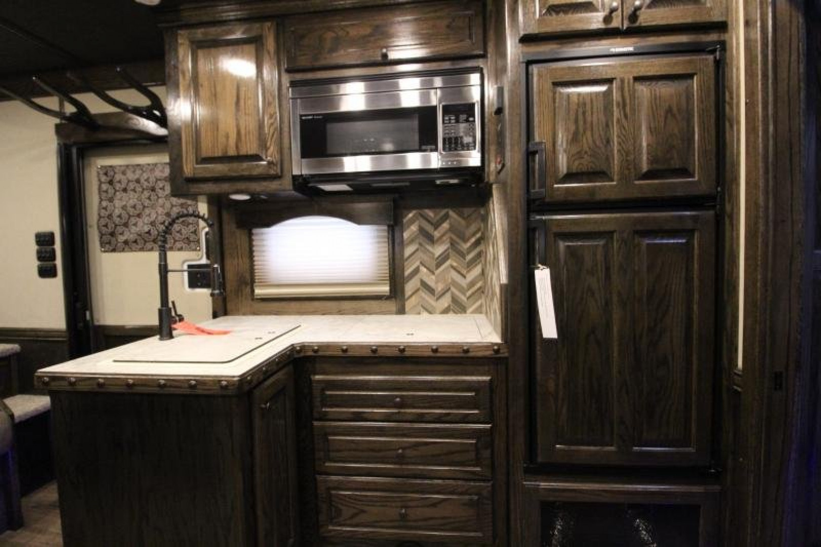 New 2025 Bloomer 4HR PC Side Ld LQ w/ Mid-Tack Horse Trailer