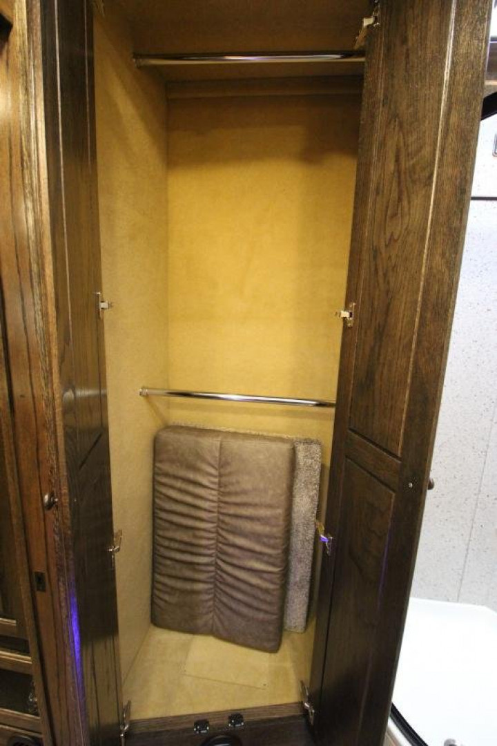 New 2025 Bloomer 4HR PC Side Ld LQ w/ Mid-Tack Horse Trailer