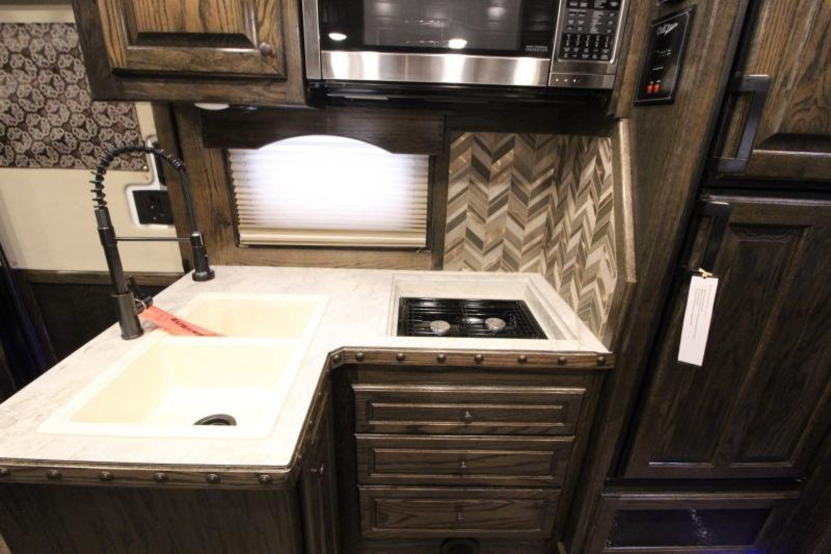 New 2025 Bloomer 4HR PC Side Ld LQ w/ Mid-Tack Horse Trailer