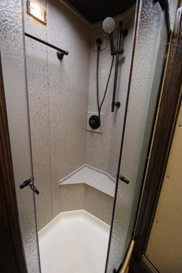 New 2025 Bloomer 4HR PC Side Ld LQ w/ Mid-Tack Horse Trailer