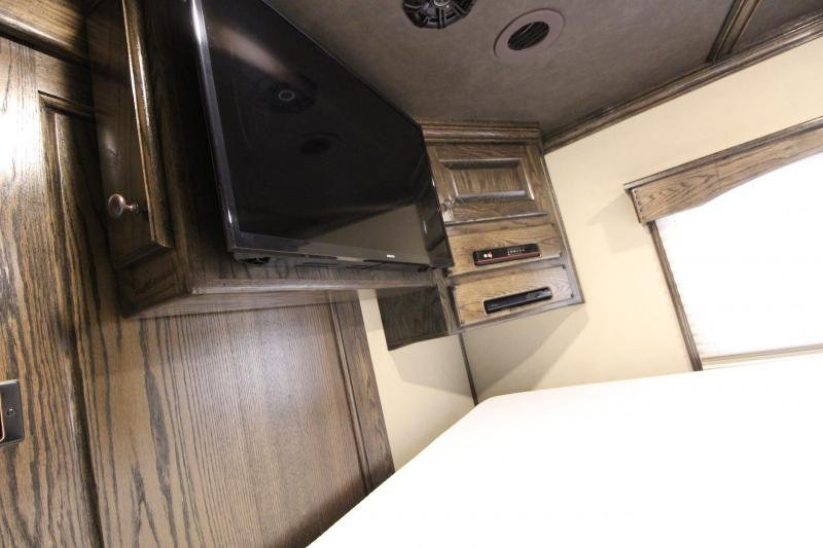 New 2025 Bloomer 4HR PC Side Ld LQ w/ Mid-Tack Horse Trailer