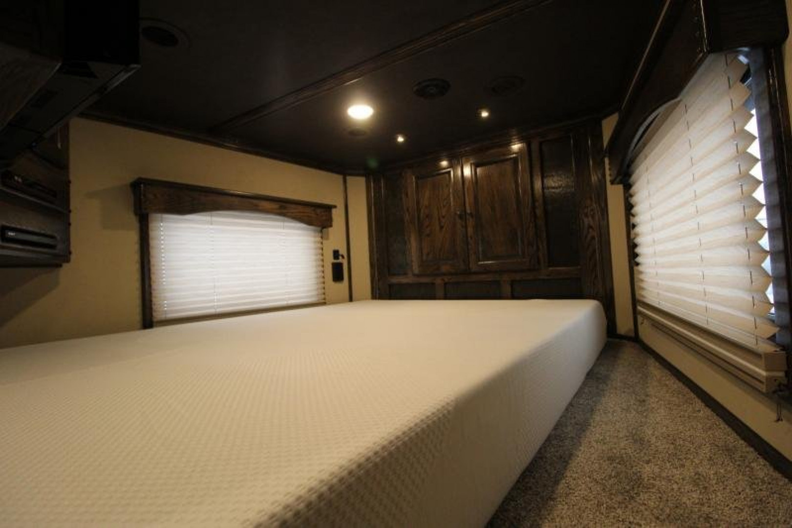 New 2025 Bloomer 4HR PC Side Ld LQ w/ Mid-Tack Horse Trailer