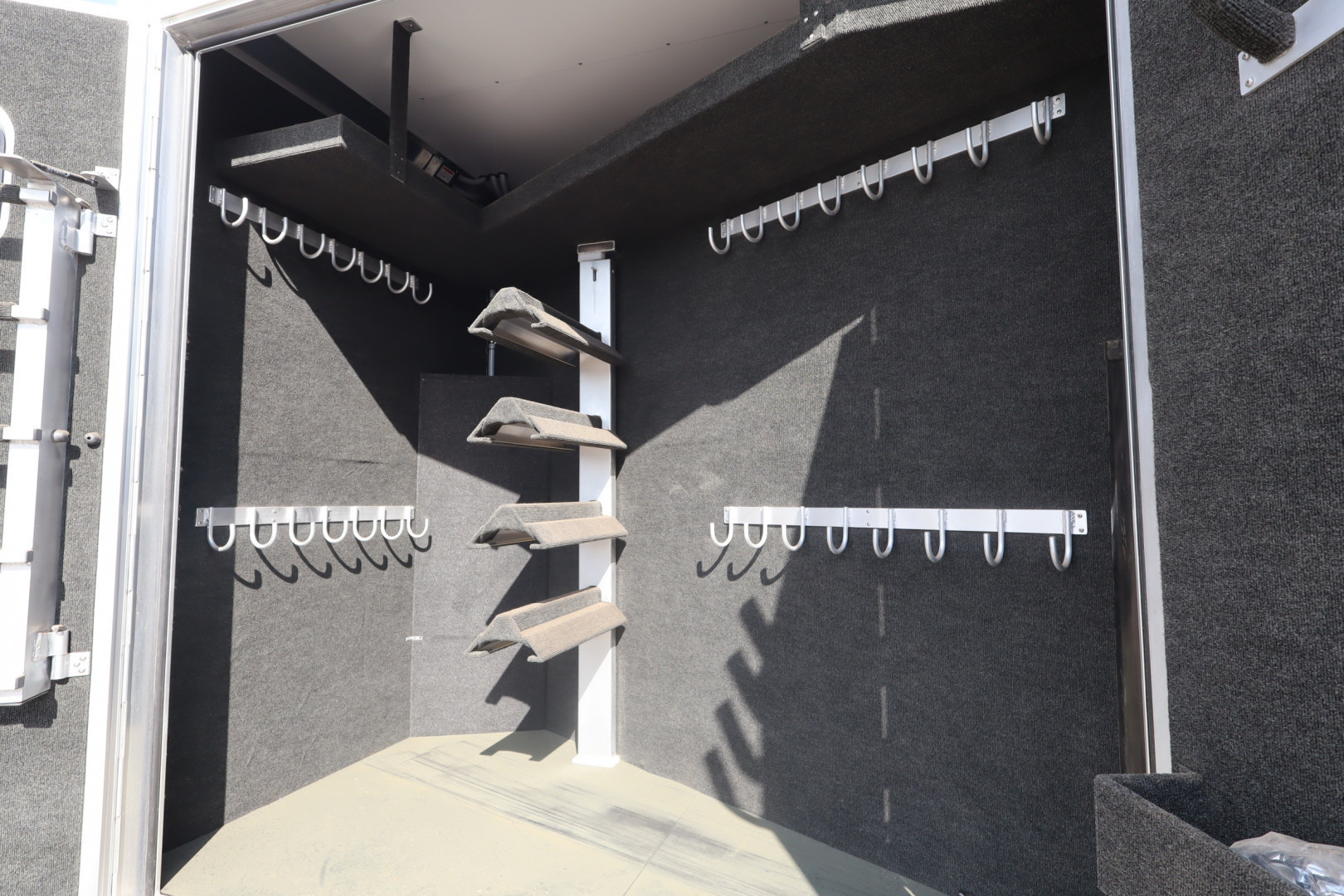 New 2025 Bloomer 4HR PC Side Ld LQ w/ Mid-Tack Horse Trailer