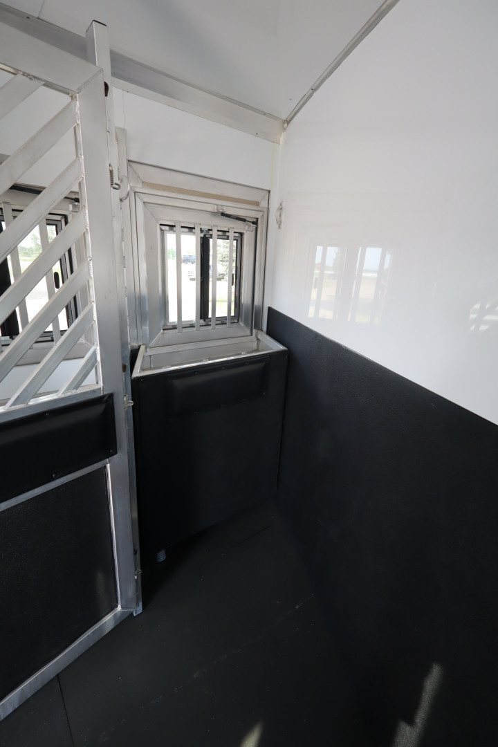 New 2025 Bloomer 4HR PC Side Ld LQ w/ Mid-Tack Horse Trailer