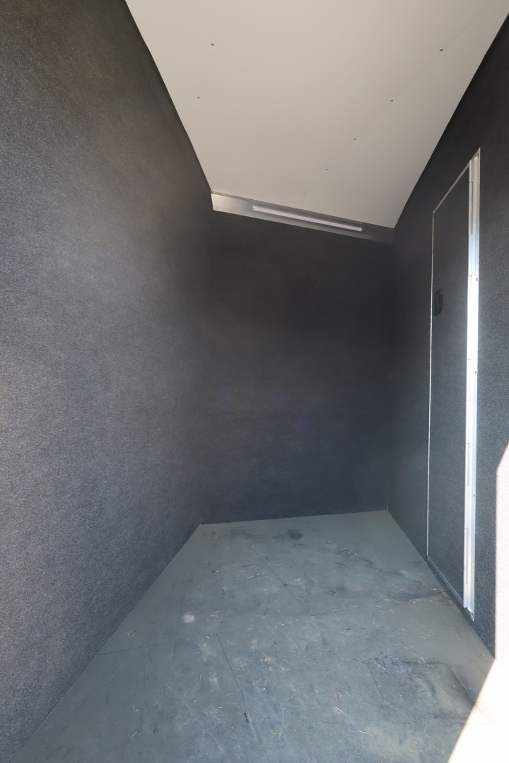 New 2025 Bloomer 4HR PC Side Ld LQ w/ Mid-Tack Horse Trailer