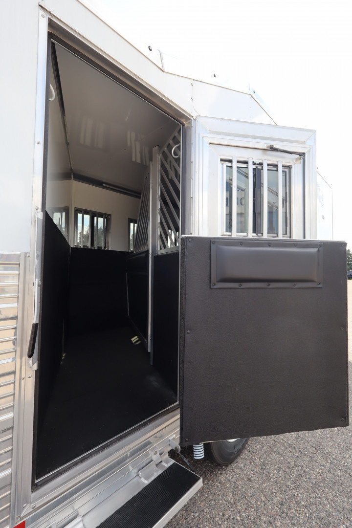 New 2025 Bloomer 4HR PC Side Ld LQ w/ Mid-Tack Horse Trailer