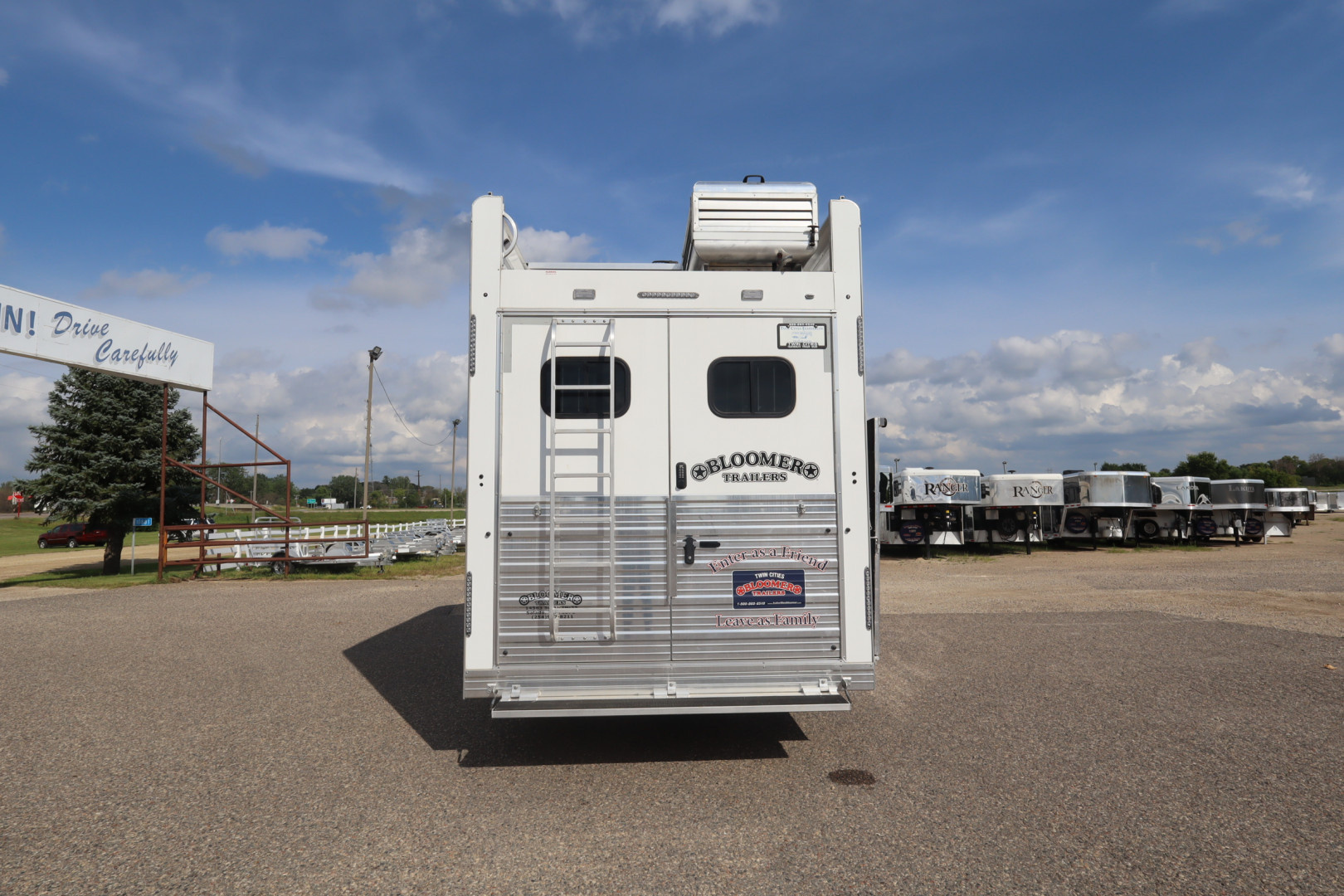 New 2025 Bloomer 4HR PC Side Ld LQ w/ Mid-Tack Horse Trailer