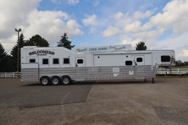 New 2025 Bloomer 4HR PC Side Ld LQ w/ Mid-Tack Horse Trailer