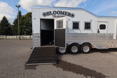 New 2025 Bloomer 4HR PC Side Ld LQ w/ Mid-Tack Horse Trailer