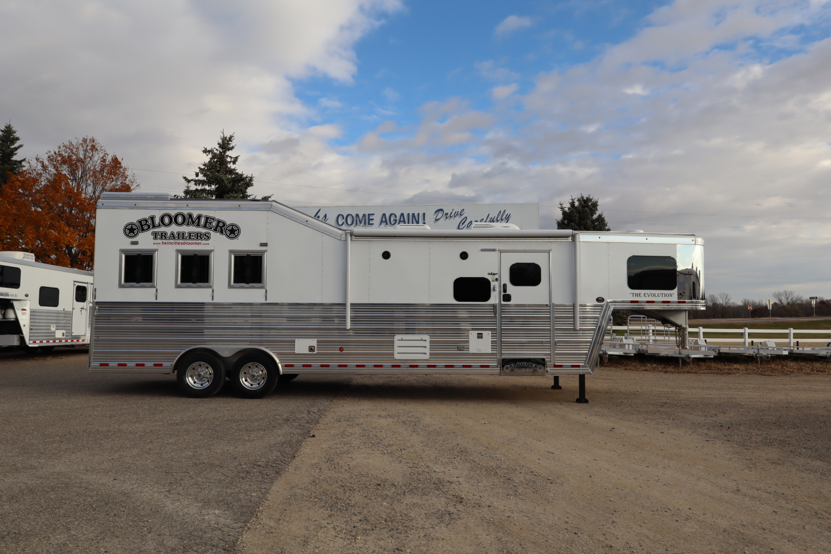 New 2024 Bloomer 3 Horse LQ Slide Out Trailer for sale in Elko, MN