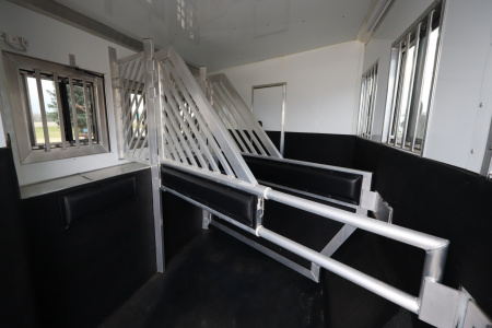 New 2024 Bloomer 3 Horse LQ Slide Out Trailer