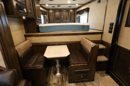 New 2024 Bloomer 3 Horse LQ Slide Out Trailer