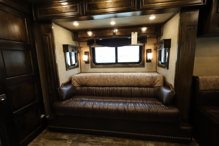 New 2024 Bloomer 3 Horse LQ Slide Out Trailer