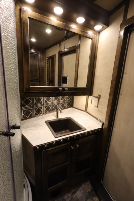 New 2024 Bloomer 3 Horse LQ Slide Out Trailer