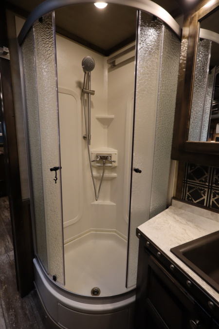 New 2024 Bloomer 3 Horse LQ Slide Out Trailer