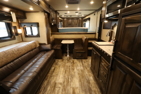 New 2024 Bloomer 3 Horse LQ Slide Out Trailer