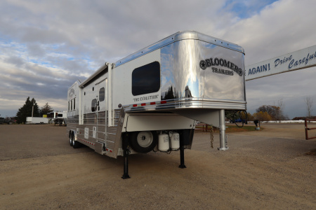 New 2024 Bloomer 3 Horse LQ Slide Out Trailer