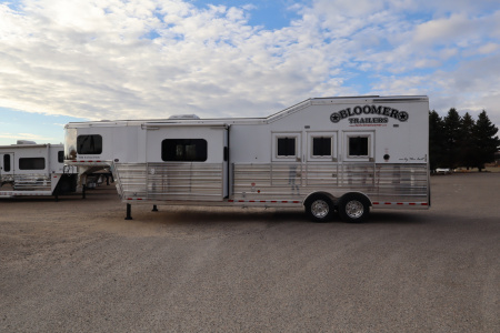 New 2024 Bloomer 3 Horse LQ Slide Out Trailer