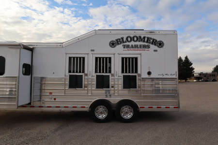 New 2024 Bloomer 3 Horse LQ Slide Out Trailer