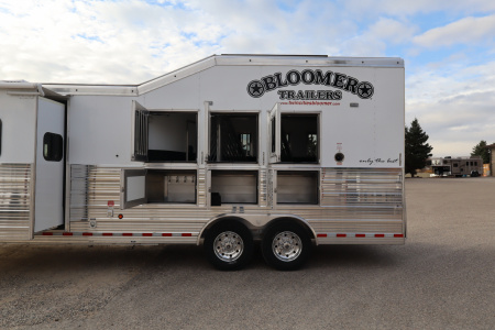 New 2024 Bloomer 3 Horse LQ Slide Out Trailer