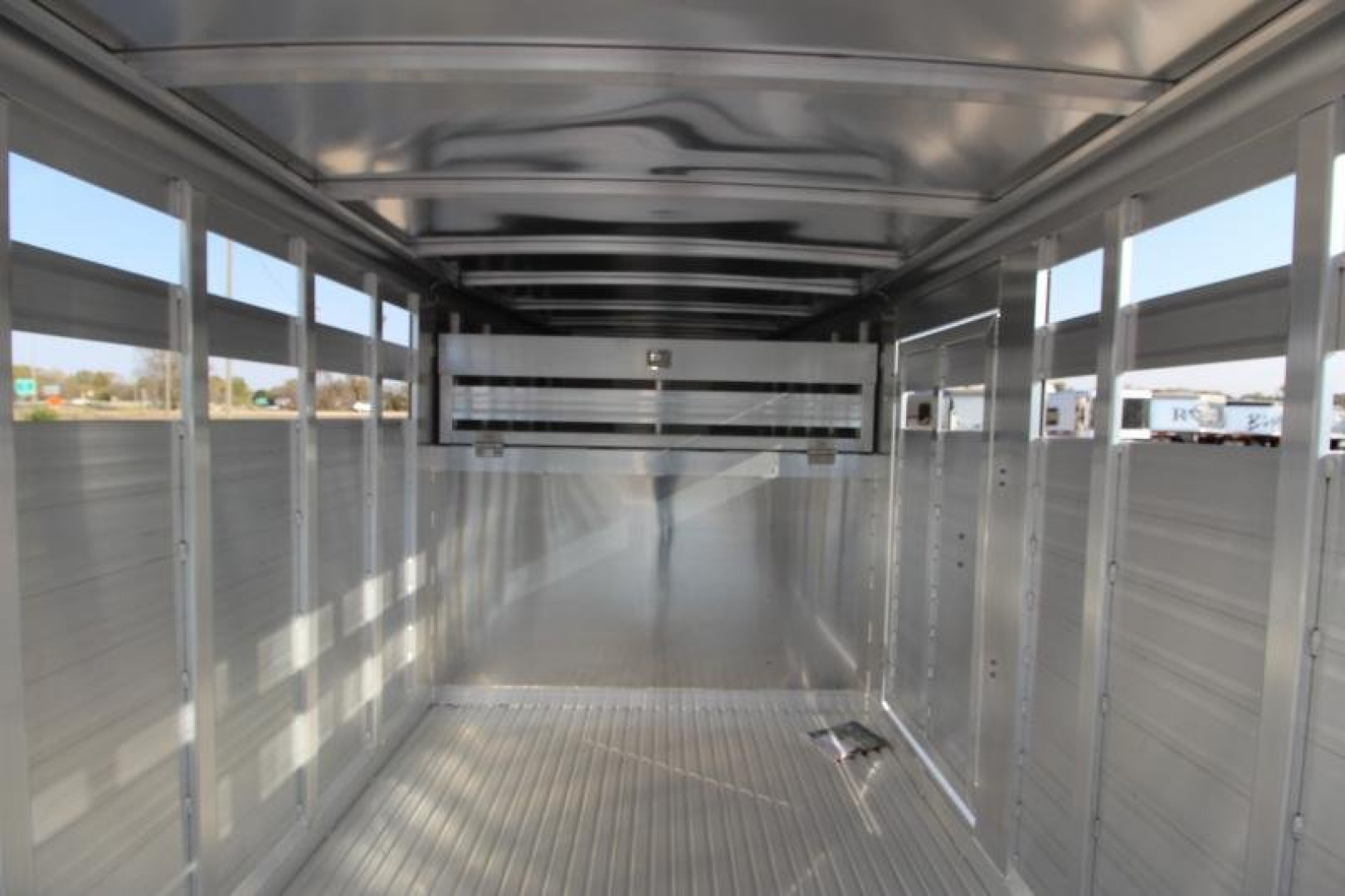 New 2025 Featherlite 8127 24' GN Stock / Stock Combo Trailer