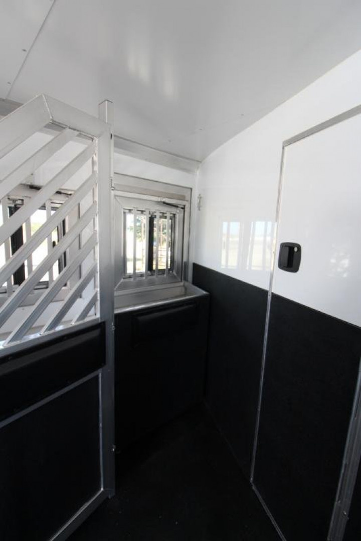 New 2025 Bloomer 4 Horse LQ Slide-out Trailer