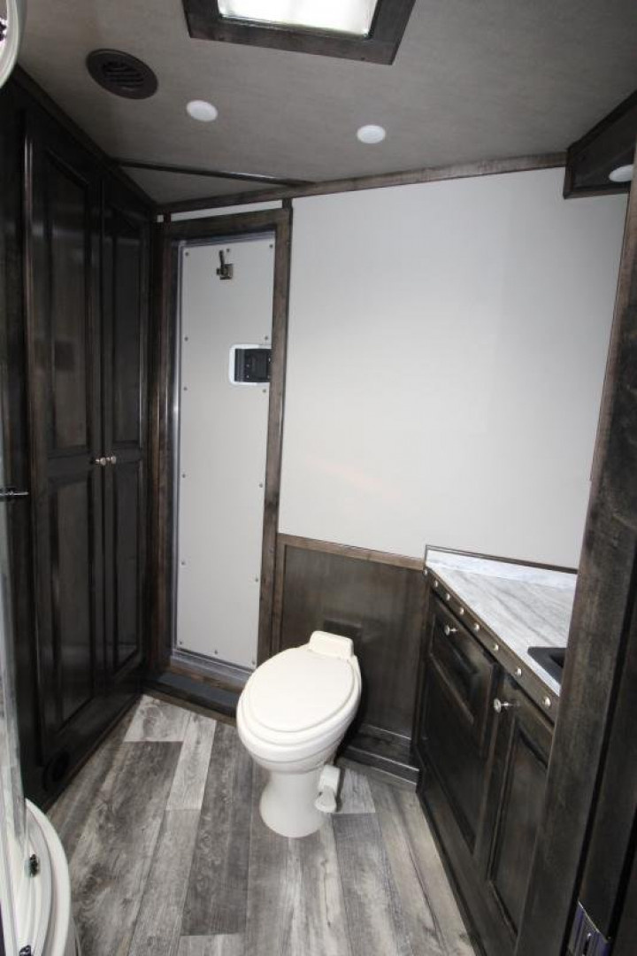 New 2025 Bloomer 4 Horse LQ Slide-out Trailer