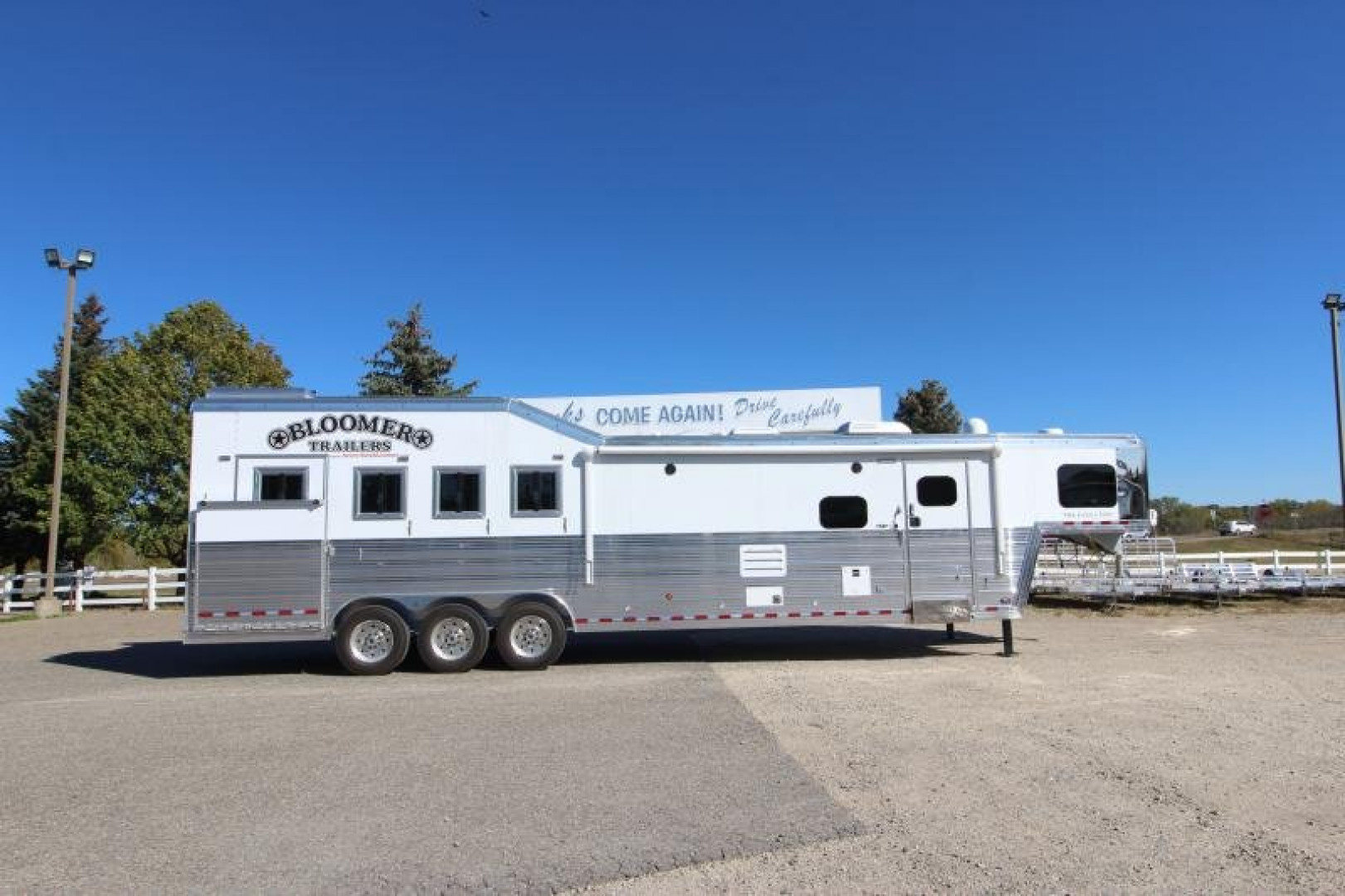 New 2025 Bloomer 4 Horse LQ Slide-out Trailer