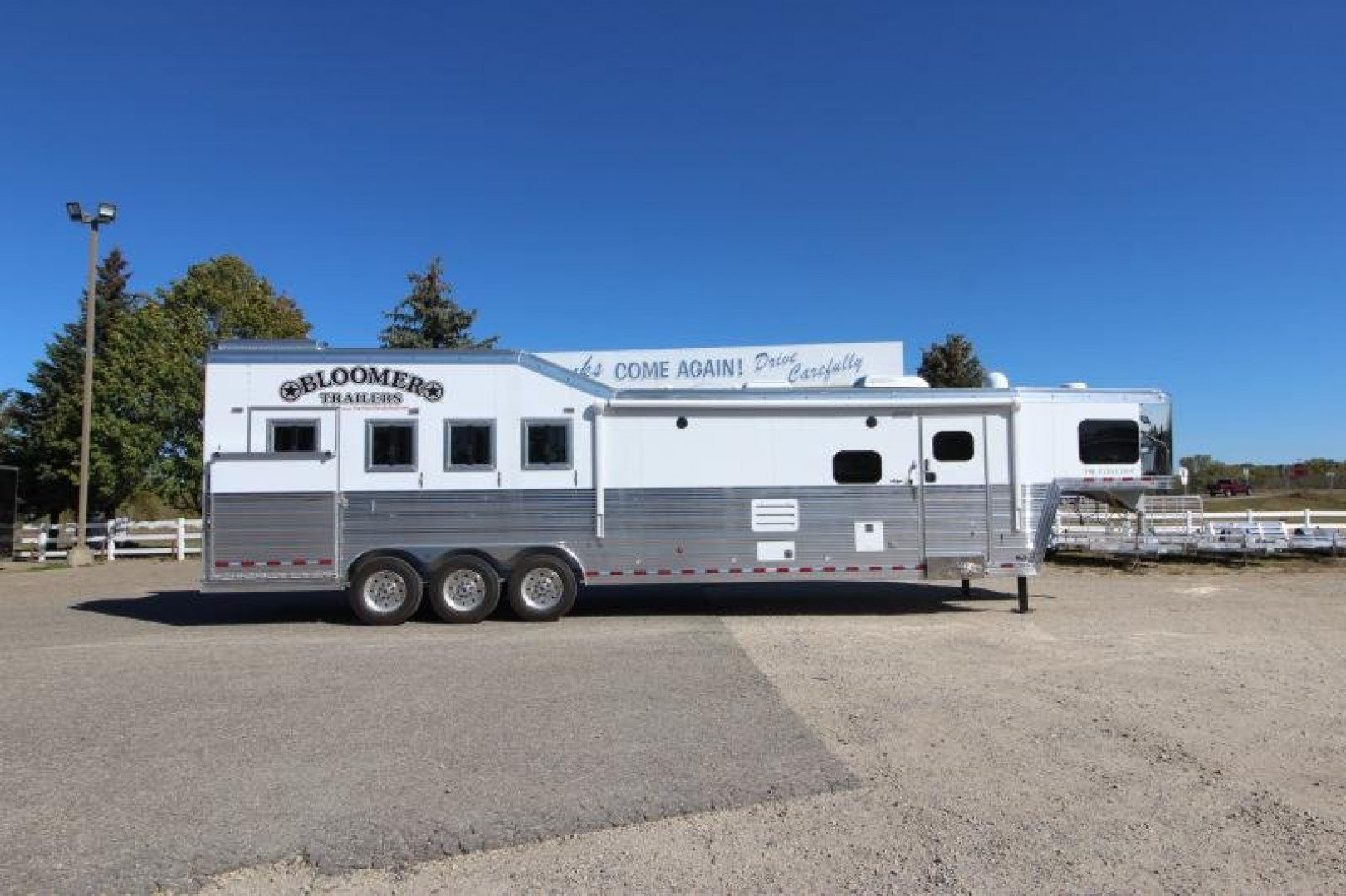 New 2025 Bloomer 4 Horse LQ Slide-out Trailer